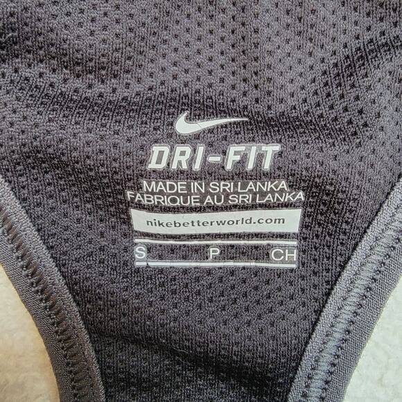 Nike dri fit work out top small black and white, non padded built in bra - Picture 3 of 6